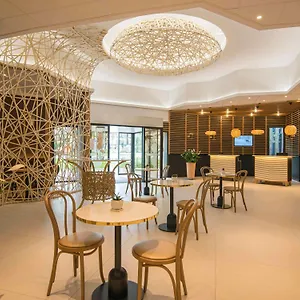 Novotel Arenas Aeroport Otel